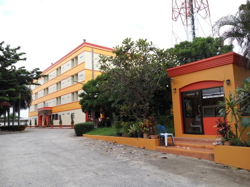 Central Park Hotel Sing Buri Exteriér fotografie