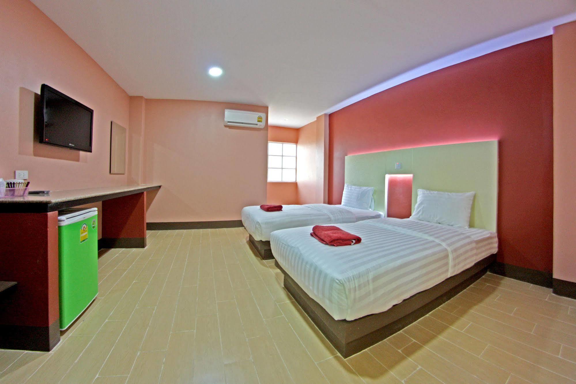 Central Park Hotel Sing Buri Exteriér fotografie